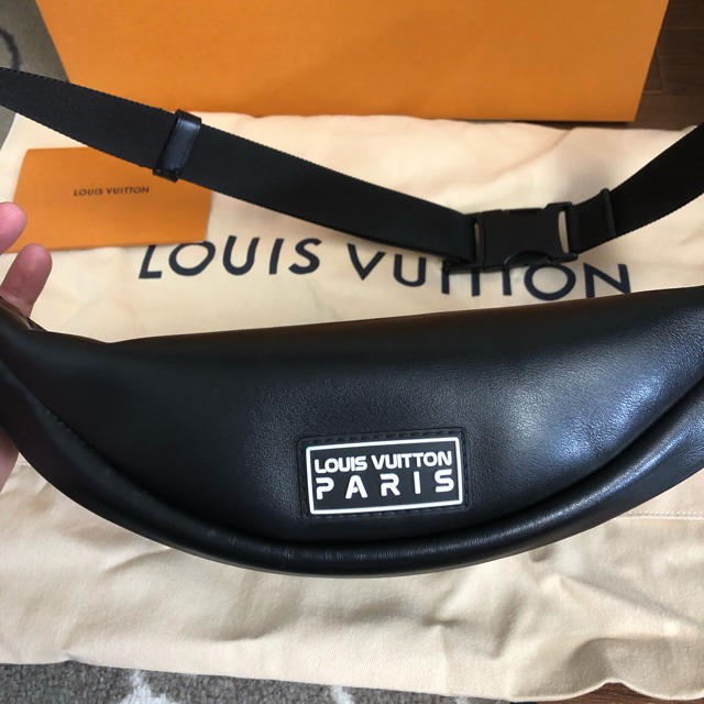 LOUIS VUITTON(ルイヴィトン)のLOUIS VUITTON ディスカバリー・バムバッグ ギャラクシー メンズのバッグ(ボディーバッグ)の商品写真