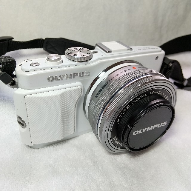 OLYMPUS(オリンパス)の☆OLYMPUS PEN Lite E-PL6 ダブルズームキット【中古】 スマホ/家電/カメラのカメラ(ミラーレス一眼)の商品写真