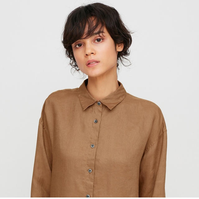 UNIQLO(ユニクロ)のUNIQLO プレミアムリネンシャツ　Mサイズ レディースのトップス(シャツ/ブラウス(長袖/七分))の商品写真