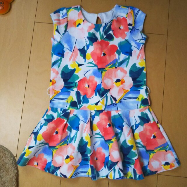 GYMBOREE(ジンボリー)の☆GYMBOREE☆ 花柄ワンピース size５ キッズ/ベビー/マタニティのキッズ服女の子用(90cm~)(ワンピース)の商品写真