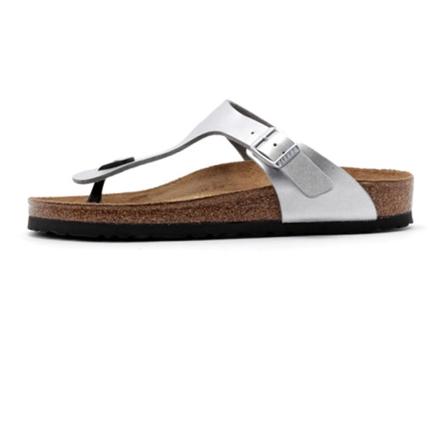 BIRKENSTOCK(ビルケンシュトック)の新品 未使用 BIRKENSTOCK ビルケンシュトック ギゼ SILVER レディースの靴/シューズ(サンダル)の商品写真