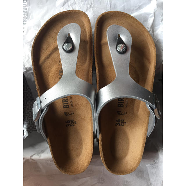 BIRKENSTOCK(ビルケンシュトック)の新品 未使用 BIRKENSTOCK ビルケンシュトック ギゼ SILVER レディースの靴/シューズ(サンダル)の商品写真