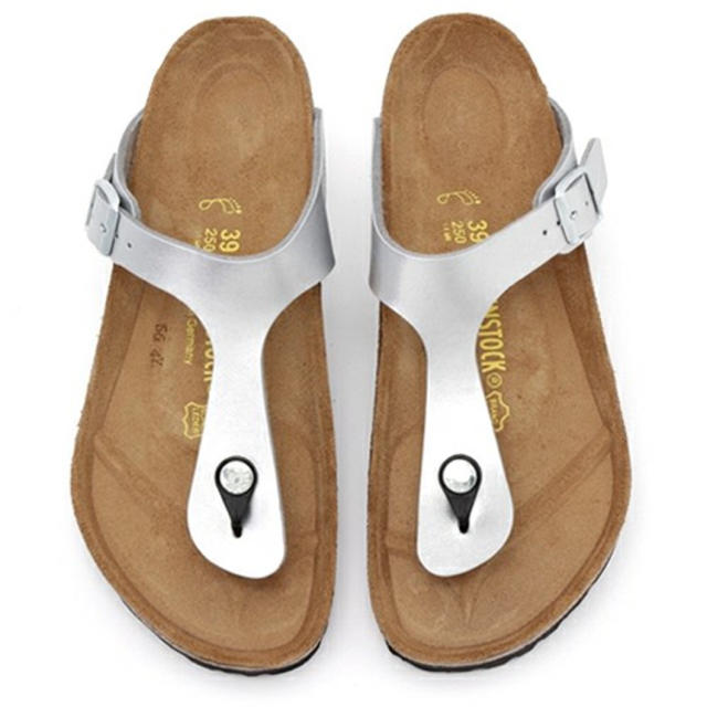 BIRKENSTOCK(ビルケンシュトック)の新品 未使用 BIRKENSTOCK ビルケンシュトック ギゼ SILVER レディースの靴/シューズ(サンダル)の商品写真