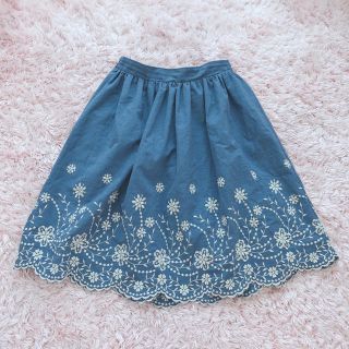 トッコ(tocco)の+ﾟ｡* 花柄　スカラップ　デニム　スカート　L *｡ﾟ+(ひざ丈スカート)