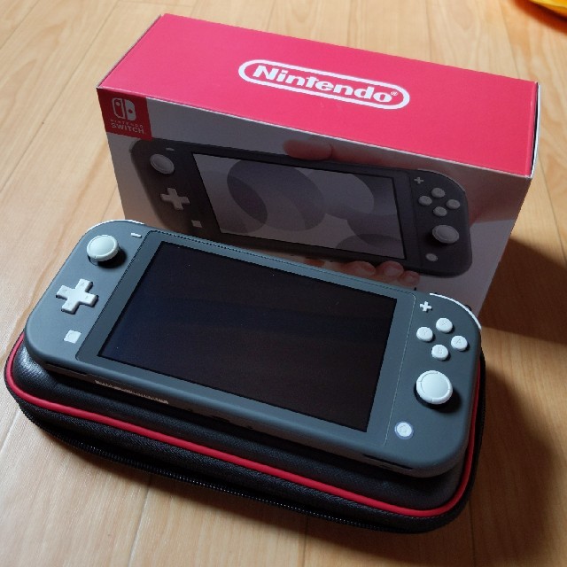 Nintendo Switch(ニンテンドースイッチ)のNintendo Switch Liteグレー ケース＆カバー エンタメ/ホビーのゲームソフト/ゲーム機本体(携帯用ゲーム機本体)の商品写真
