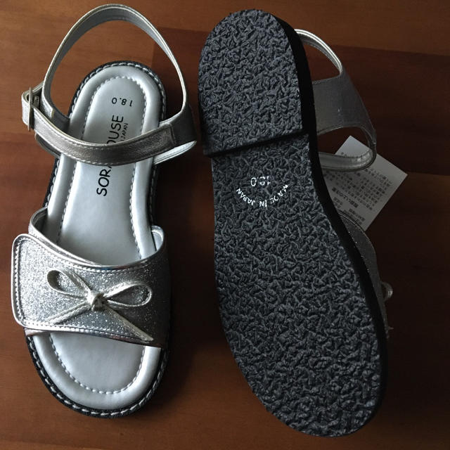 キラキラ サンダル18cm シルバー キッズ/ベビー/マタニティのキッズ靴/シューズ(15cm~)(サンダル)の商品写真