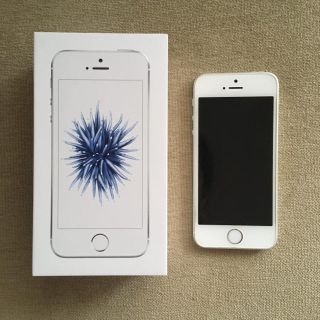 アイフォーン(iPhone)のiPhone SE Silver 32 GB SIMフリー(スマートフォン本体)