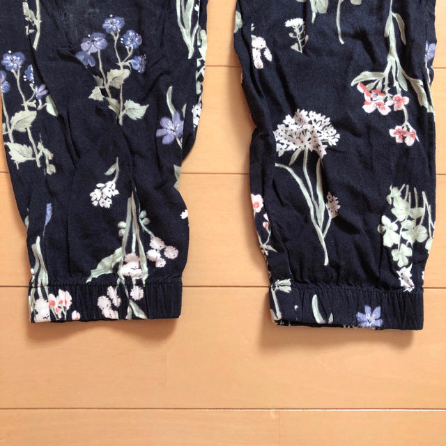 H&M(エイチアンドエム)のH&M  花柄　パンツ　120 キッズ/ベビー/マタニティのキッズ服女の子用(90cm~)(パンツ/スパッツ)の商品写真