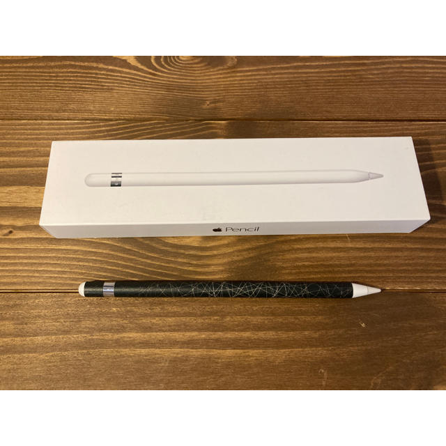 iPad(アイパッド)のApple Pencil 第一世代 スキンシール付き スマホ/家電/カメラのPC/タブレット(PC周辺機器)の商品写真