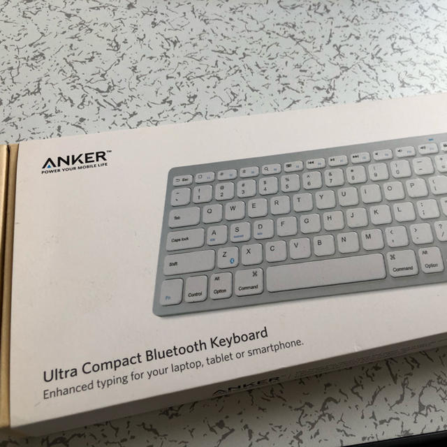 【ANKER】Bluetoothキーボード スマホ/家電/カメラのPC/タブレット(PC周辺機器)の商品写真
