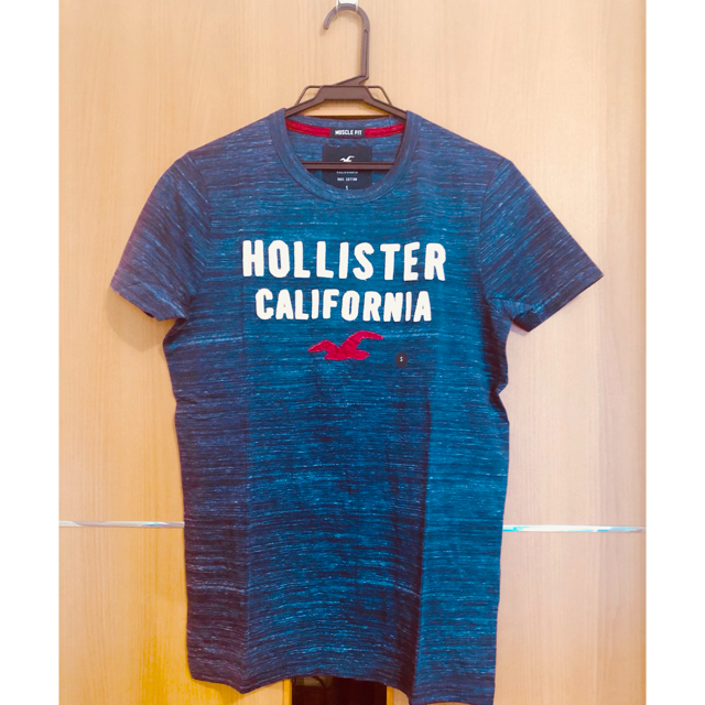 Hollister(ホリスター)の♡新品タグ付♡ロンドン発♪日本未入荷♡Hollisterロゴ入りTシャツ メンズのトップス(Tシャツ/カットソー(半袖/袖なし))の商品写真