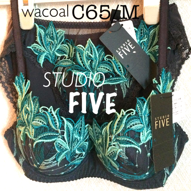 Wacoal(ワコール)の【新品タグ付】ワコールSTUDIO FIVE★C65M（定価¥28369） レディースの下着/アンダーウェア(ブラ&ショーツセット)の商品写真