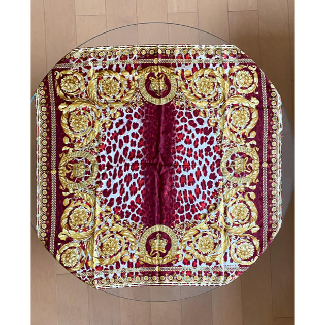 【美品】GIANNI VERSACE 109×109 大判スカーフ シルク100