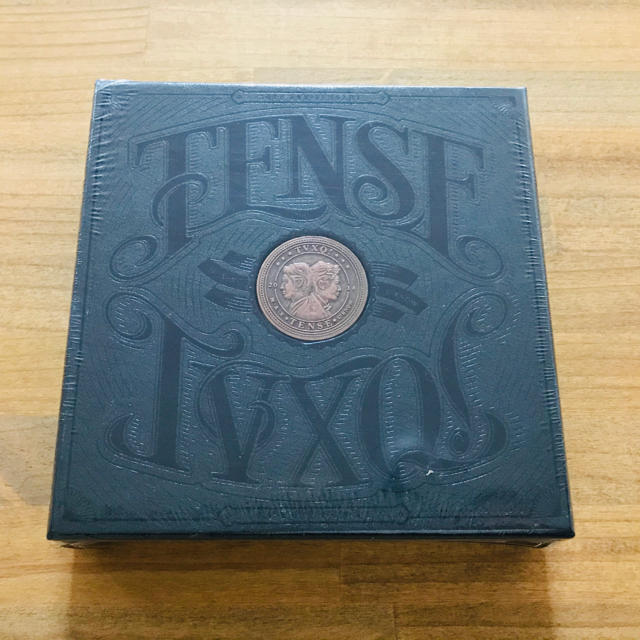 東方神起(トウホウシンキ)の東方神起 TVXQ CD TENSE 韓国盤 アルバム 7集 黒 エンタメ/ホビーのCD(K-POP/アジア)の商品写真