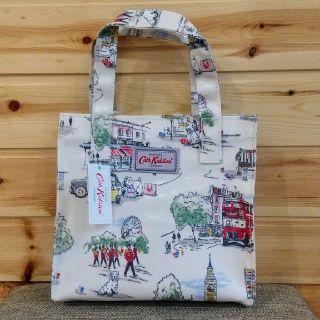 キャスキッドソン(Cath Kidston)の☆新品☆Cath Kidstonスモールブックバッグ　ビリーゴーズタウン(トートバッグ)