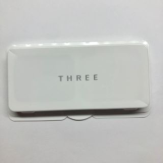 スリー(THREE)のTHREE パウダーファンデーション　サンプル(ファンデーション)