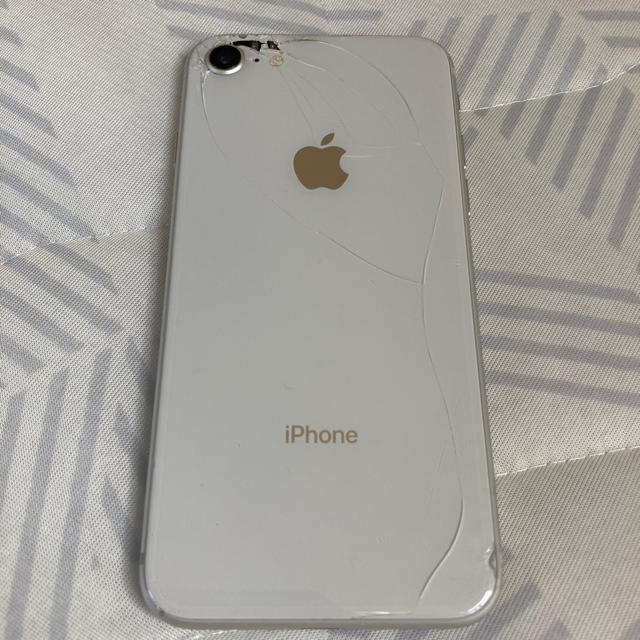 Apple(アップル)の★iPhone8 Silver 64GB Softbank【SIM解除済】★ スマホ/家電/カメラのスマートフォン/携帯電話(スマートフォン本体)の商品写真