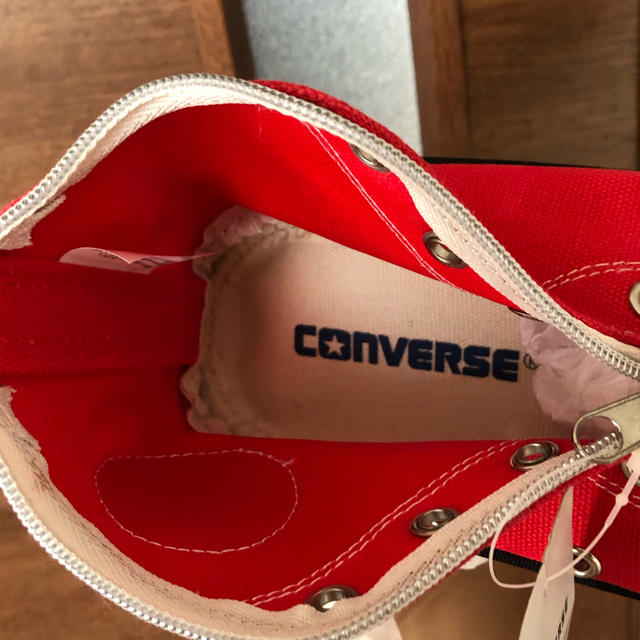 CONVERSE(コンバース)の新品コンバーススニーカーポーチ赤 レディースのバッグ(その他)の商品写真