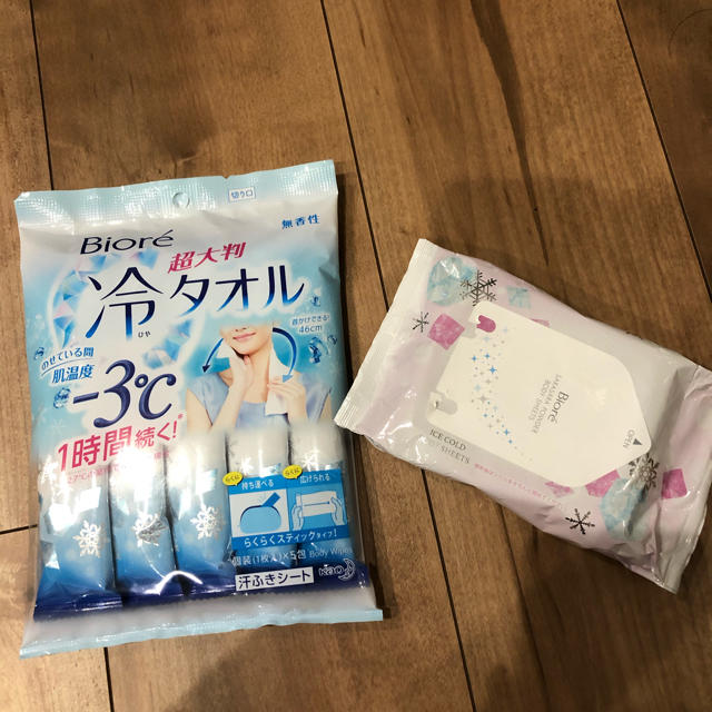 ビオレ 冷タオル 無香性(5枚入)と ビオレ 冷タオル〈冷却シート〉5包入×4袋