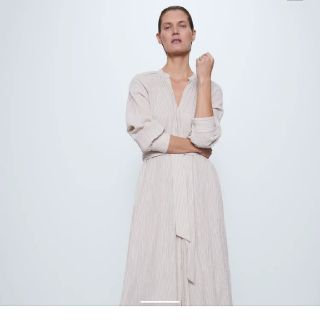 ザラ(ZARA)の(値下げ)新品ベルトラスティックワンピース(ロングワンピース/マキシワンピース)