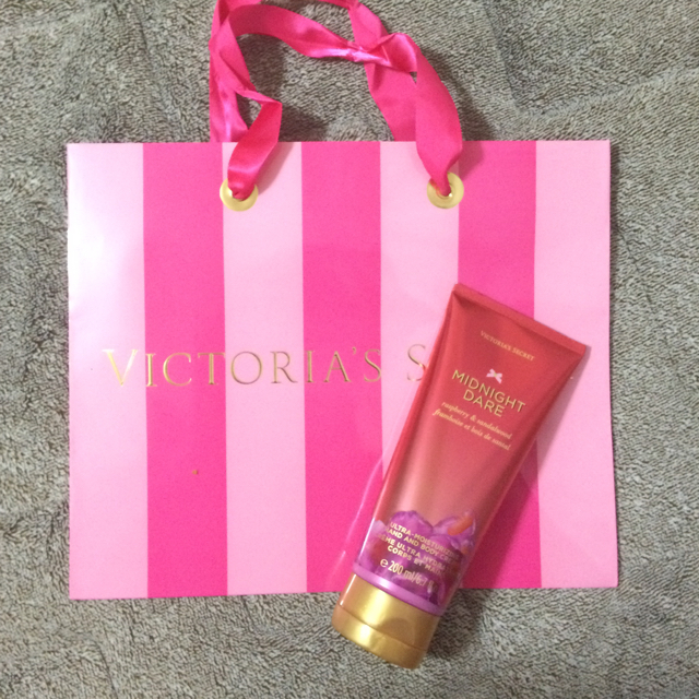 Victoria's Secret(ヴィクトリアズシークレット)のボディクリーム コスメ/美容のボディケア(ボディクリーム)の商品写真