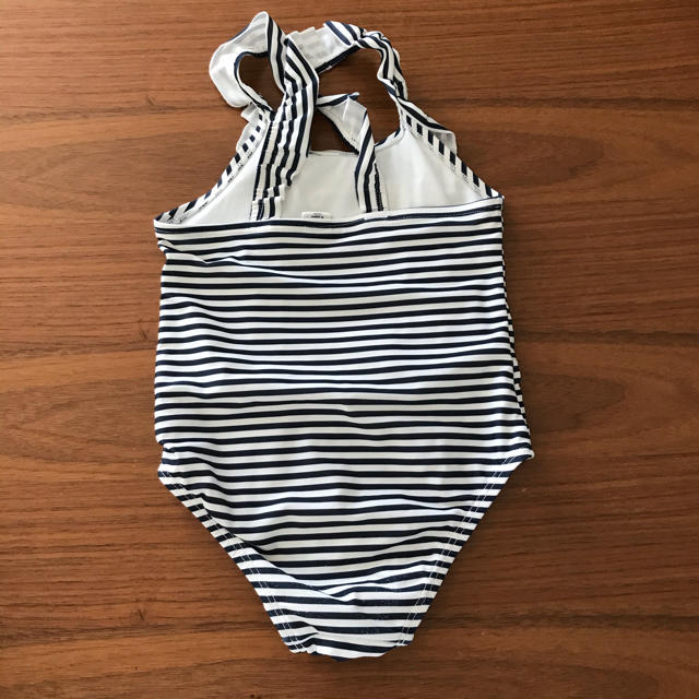 babyGAP(ベビーギャップ)のbabygap ボーダー水着 サイズ110 キッズ/ベビー/マタニティのキッズ服女の子用(90cm~)(水着)の商品写真