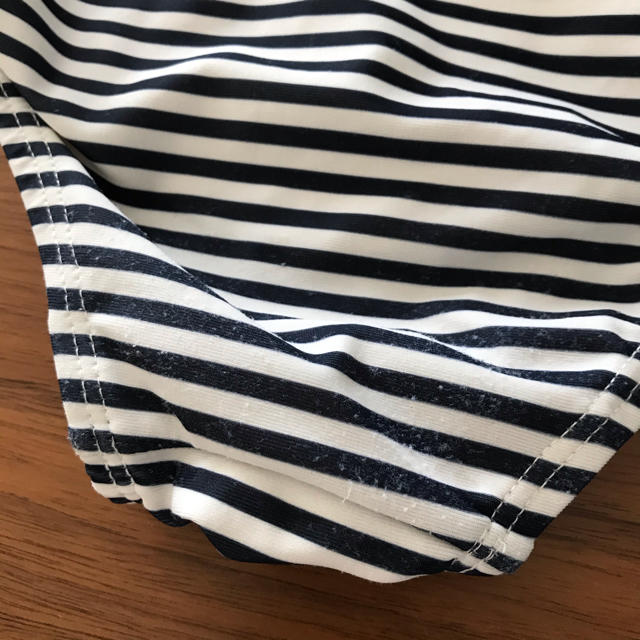 babyGAP(ベビーギャップ)のbabygap ボーダー水着 サイズ110 キッズ/ベビー/マタニティのキッズ服女の子用(90cm~)(水着)の商品写真