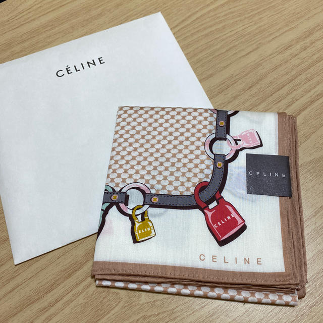 CELINE ハンカチーフ　ベージュ　キー柄 レディースのファッション小物(ハンカチ)の商品写真