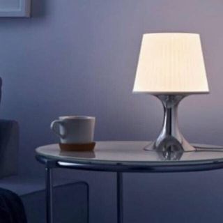 イケア(IKEA)のIKEA テーブルランプ　ホワイト&シルバー　(LED電球1個付き)(テーブルスタンド)