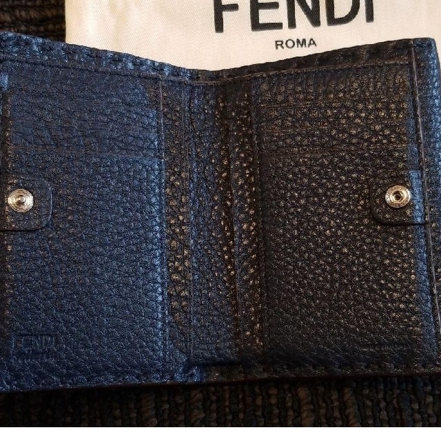 最終値下げ【美品】FENDI　セレリア　ピーカーブ－　折り財布