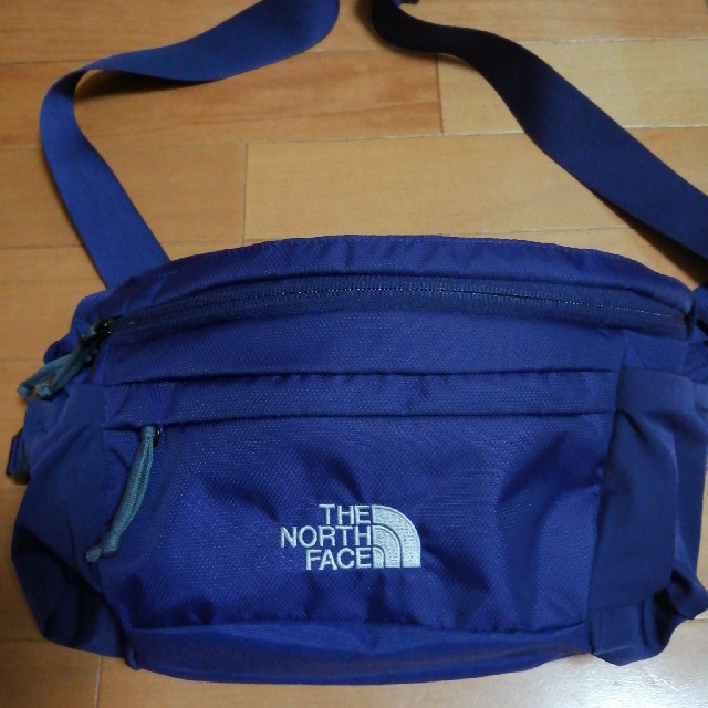 THE NORTH FACE(ザノースフェイス)のTHE　NORTH FACEパープルボディバッ レディースのバッグ(ボディバッグ/ウエストポーチ)の商品写真