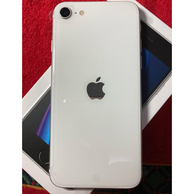 iPhone - 新品【iPhone SE2 64GB】SIMフリー ホワイトの通販 by yoshy's shop｜アイフォーンならラクマ