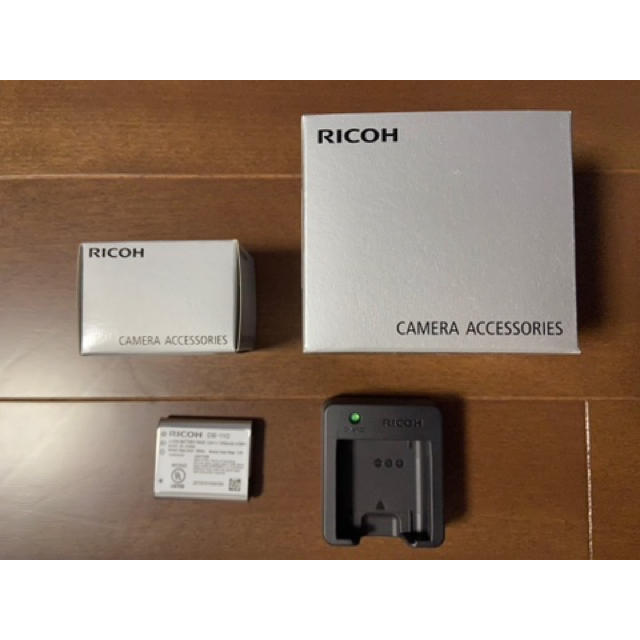 RICOH(リコー)のosakana様　RICOH リコー バッテリー&チャージャー  スマホ/家電/カメラのスマートフォン/携帯電話(バッテリー/充電器)の商品写真