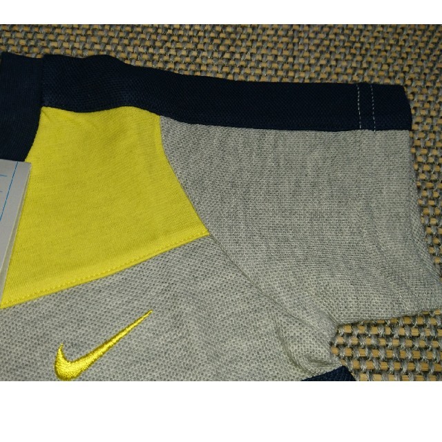 NIKE(ナイキ)のNIKE ナイキ Tｼｬﾂ ネイビー イエロー 黄色 グレー 90 キッズ/ベビー/マタニティのキッズ服男の子用(90cm~)(Tシャツ/カットソー)の商品写真