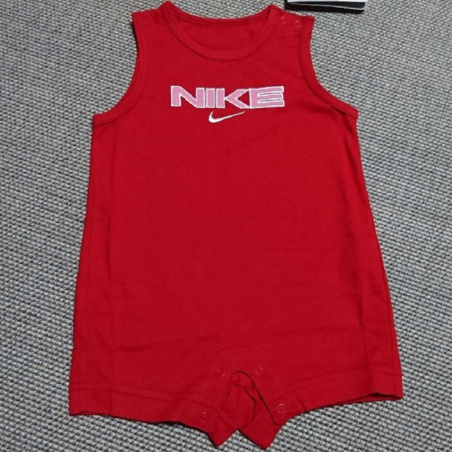 NIKE(ナイキ)のNIKE ナイキ ロンパース Tｼｬﾂ 赤 ピンク 70 キッズ/ベビー/マタニティのベビー服(~85cm)(ロンパース)の商品写真