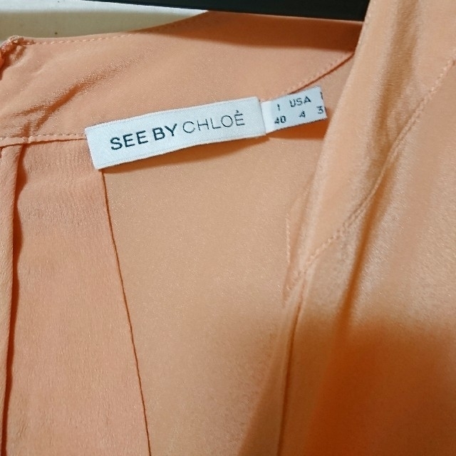 SEE BY CHLOE(シーバイクロエ)のSEE BY CHLOE　シルクワンピース　サーモンピンク　ドレス　およばれ レディースのワンピース(ひざ丈ワンピース)の商品写真