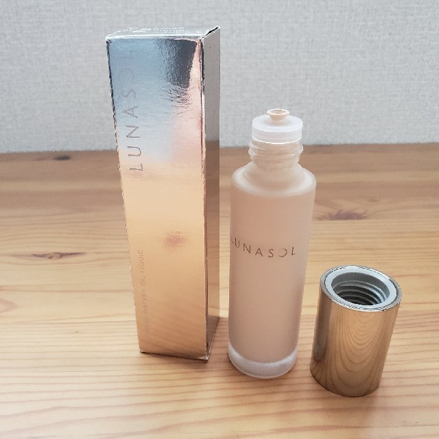 LUNASOL(ルナソル)のLUNASOL グロウイングウォータリーオイルリクイド01 Light 30ml コスメ/美容のベースメイク/化粧品(ファンデーション)の商品写真