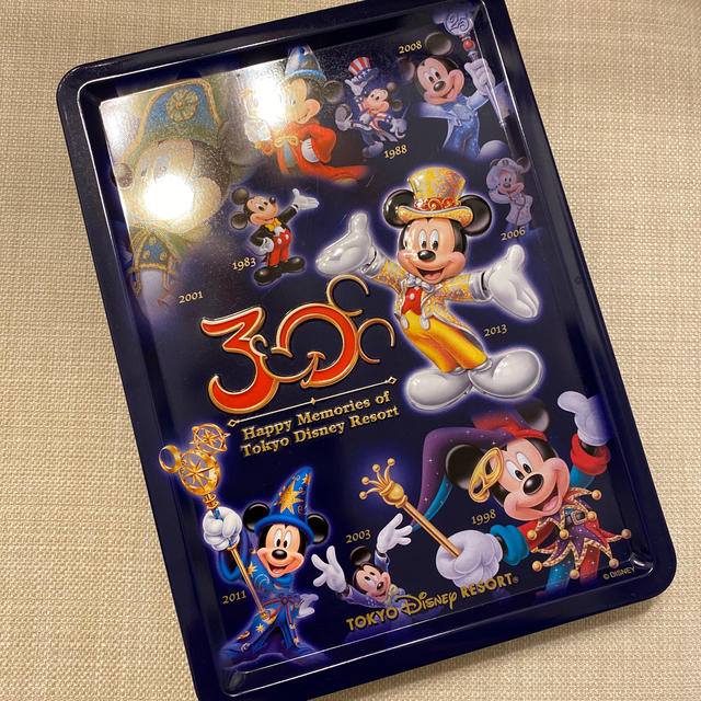 Disney(ディズニー)のディズニー 30周年 缶 エンタメ/ホビーのおもちゃ/ぬいぐるみ(キャラクターグッズ)の商品写真