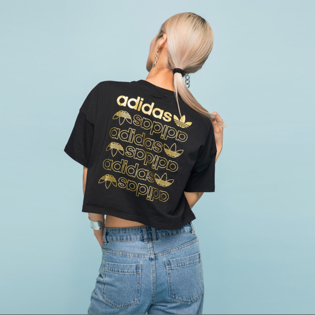 adidas(アディダス)のadidas＊ラージロゴTシャツ(カラー:BLACK)【Lサイズ】 レディースのトップス(Tシャツ(半袖/袖なし))の商品写真