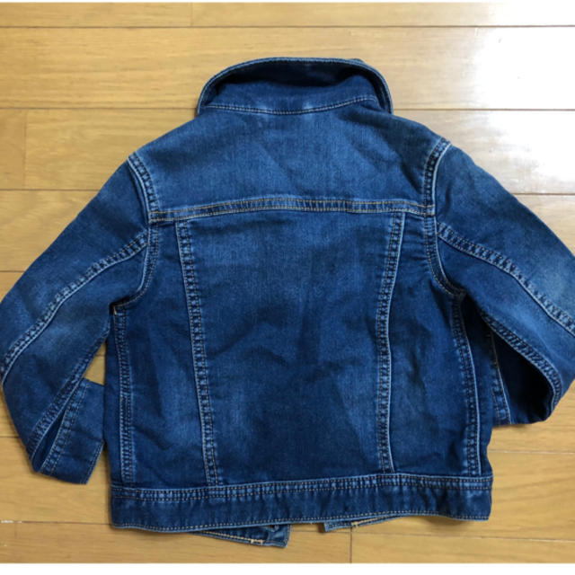 babyGAP(ベビーギャップ)のGAP Gジャン デニムジャケット 100 キッズ/ベビー/マタニティのキッズ服男の子用(90cm~)(ジャケット/上着)の商品写真