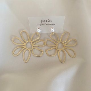 オオトロ(OHOTORO)のgold flower pierce(ピアス)