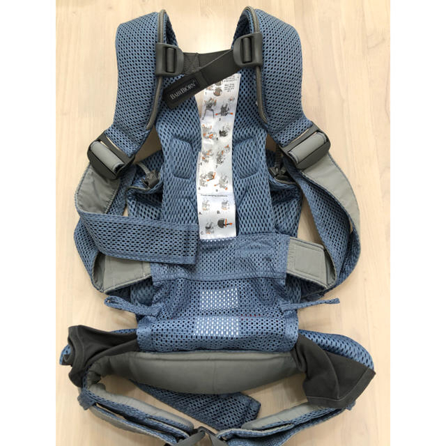 BABYBJORN(ベビービョルン)のベビーキャリア　ONE KAI キッズ/ベビー/マタニティの外出/移動用品(抱っこひも/おんぶひも)の商品写真