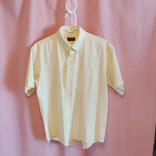 ビジネスシャツ　半袖　淡い黄色　ボタンダウン(シャツ)