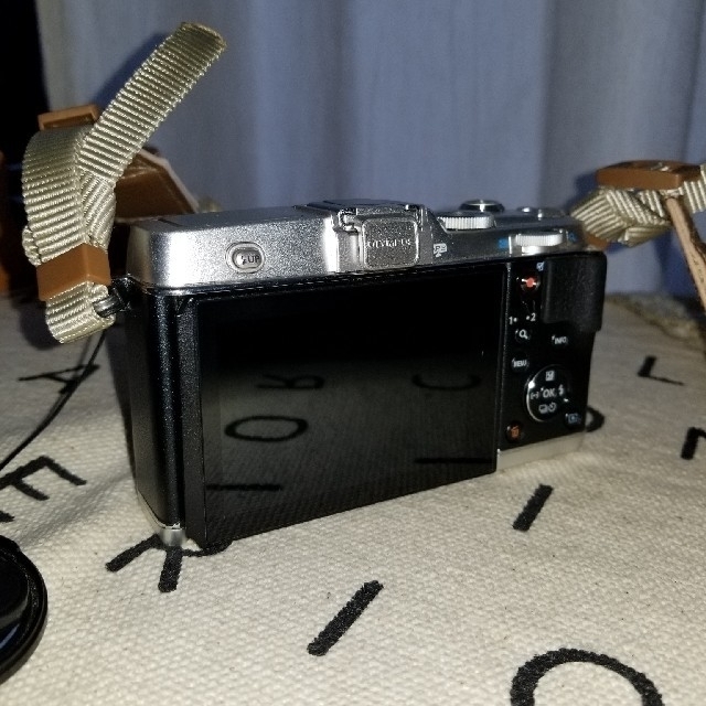 OLYMPUS(オリンパス)の最終値下げ OLYMPUS PEN E-P5 セット スマホ/家電/カメラのカメラ(ミラーレス一眼)の商品写真