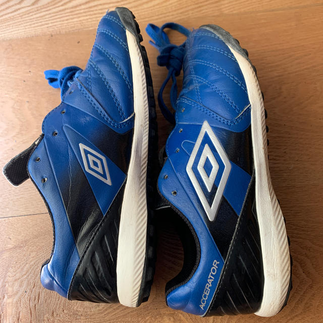 UMBRO(アンブロ)のアンブロ　サッカーシューズ スポーツ/アウトドアのサッカー/フットサル(シューズ)の商品写真