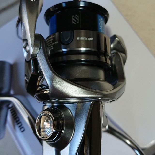 SHIMANO(シマノ)のシマノ リール 19ストラディック2000S スポーツ/アウトドアのフィッシング(リール)の商品写真