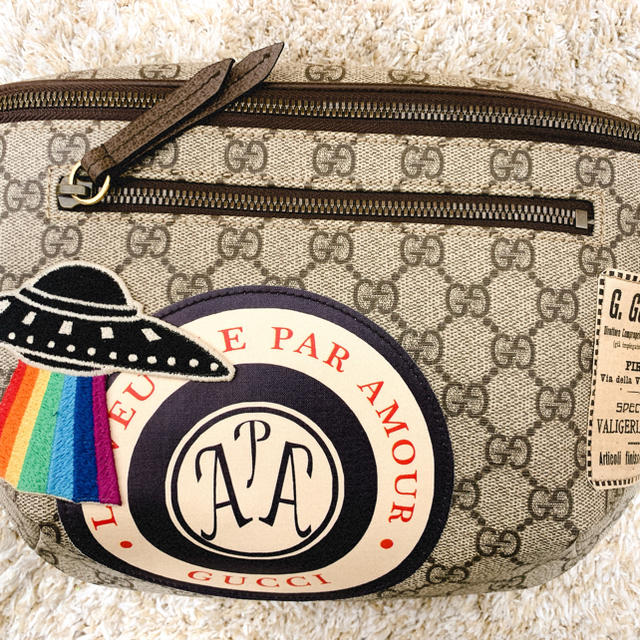 GUCCI クーリエ GGスプリーム ベルトバッグ GUCCI クーリエ GGスプリーム ベルトバッグ