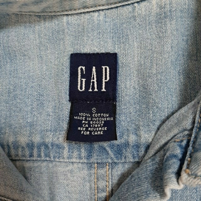 GAP(ギャップ)のGAP 　半袖デニムシャツ　Sサイズ レディースのトップス(シャツ/ブラウス(半袖/袖なし))の商品写真