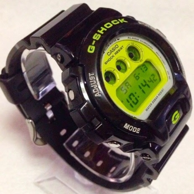 G-SHOCK(ジーショック)のベルト交換済！クレイジーカラーズ DW-6900CS-1JF G-SHOCK メンズの時計(腕時計(デジタル))の商品写真