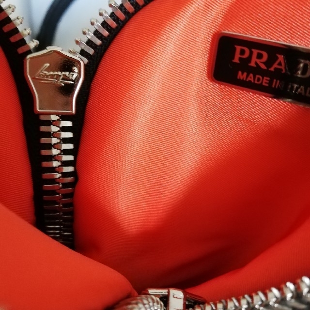 PRADA(プラダ)のさとみ様専用、プラダショルダーポッチ、 レディースのバッグ(ショルダーバッグ)の商品写真